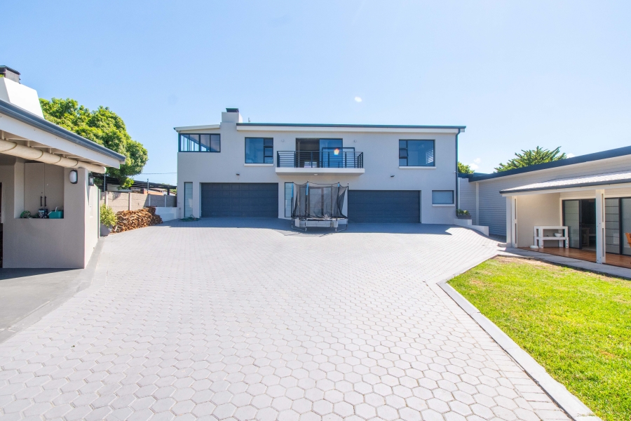 4 Bedroom Property for Sale in Mossel Bay Central Western Cape